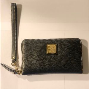 Beacon Wrap Around Phone Wristlet